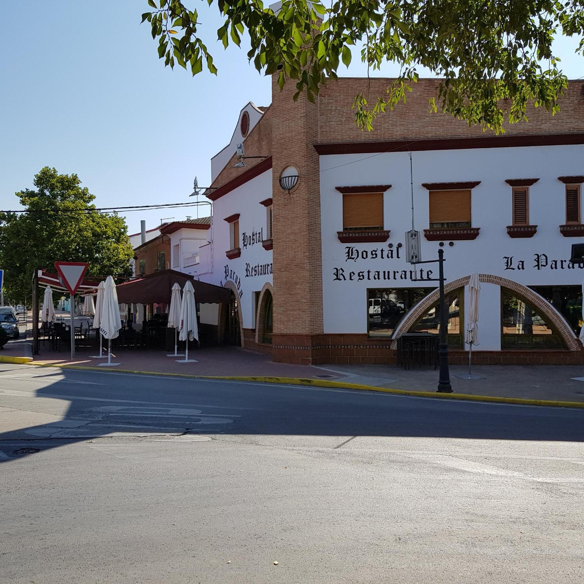 Hostal La Parada Pedro Muñoz エクステリア 写真